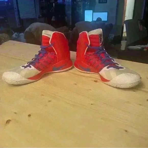 Nike Hyperdunk in Good to great Sz 8 Men’s Stars. Red White and Blue. American - Picture 3 of 14